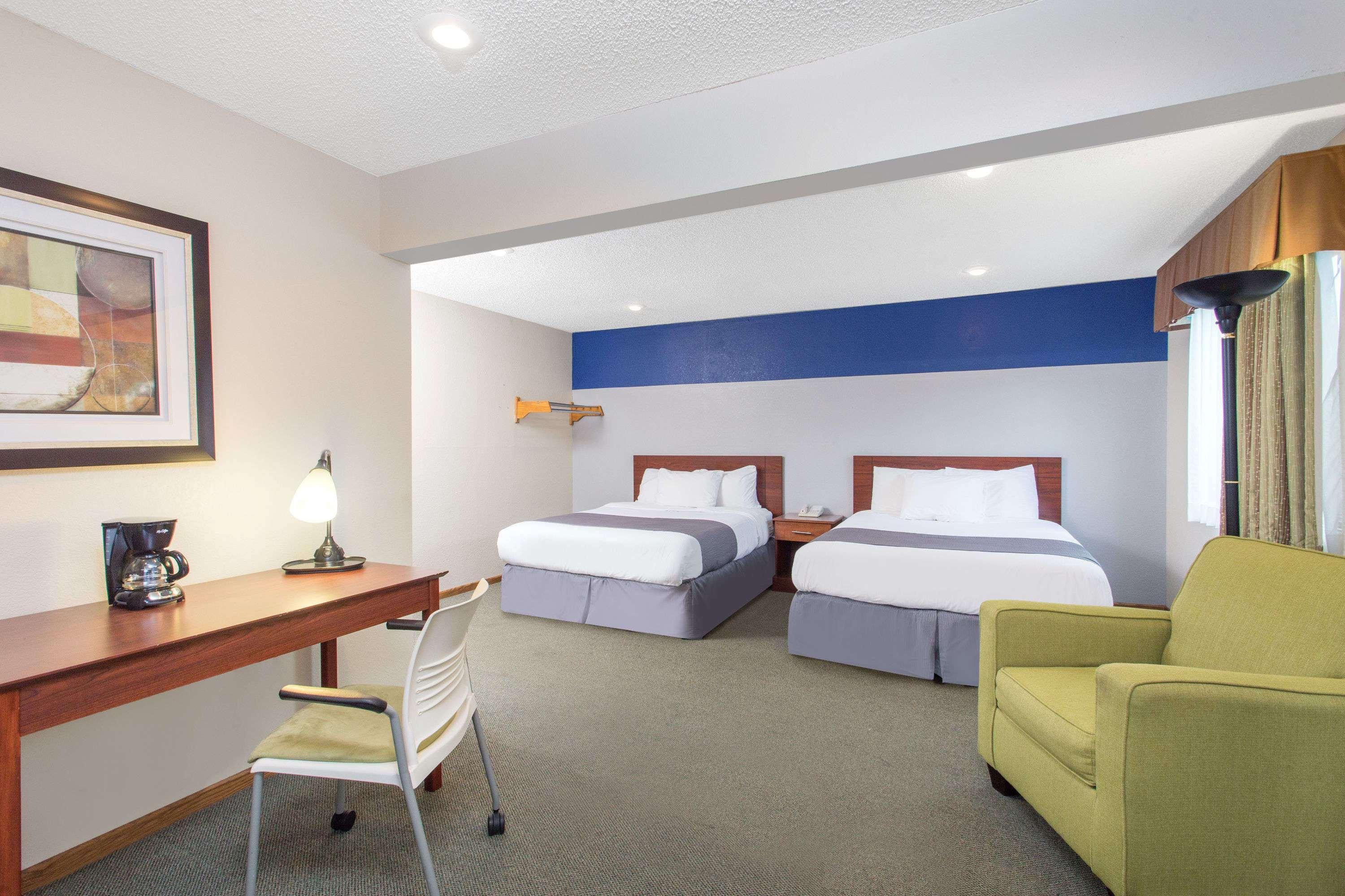 Baymont By Wyndham Dubuque Hotel Ngoại thất bức ảnh