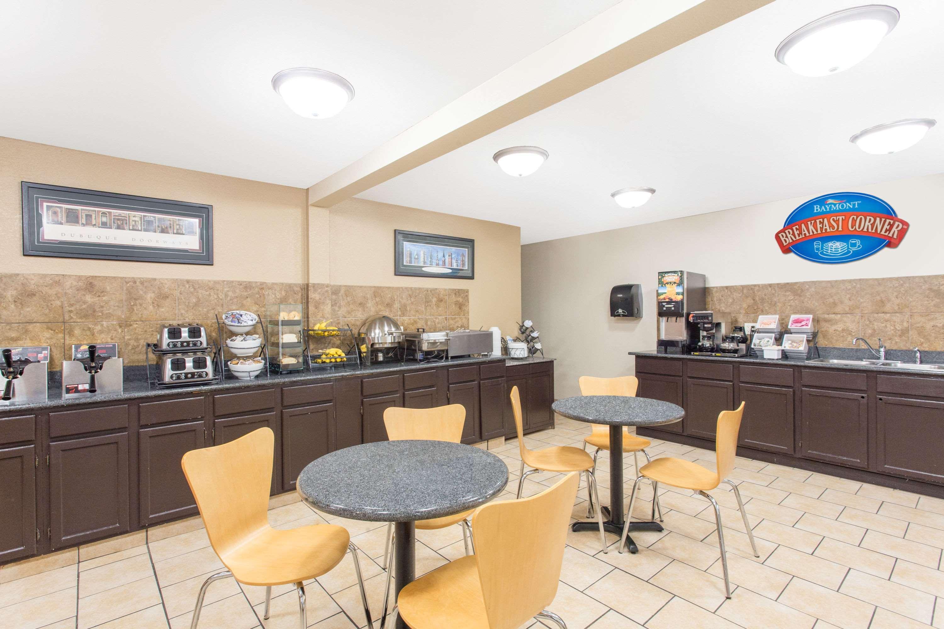 Baymont By Wyndham Dubuque Hotel Ngoại thất bức ảnh