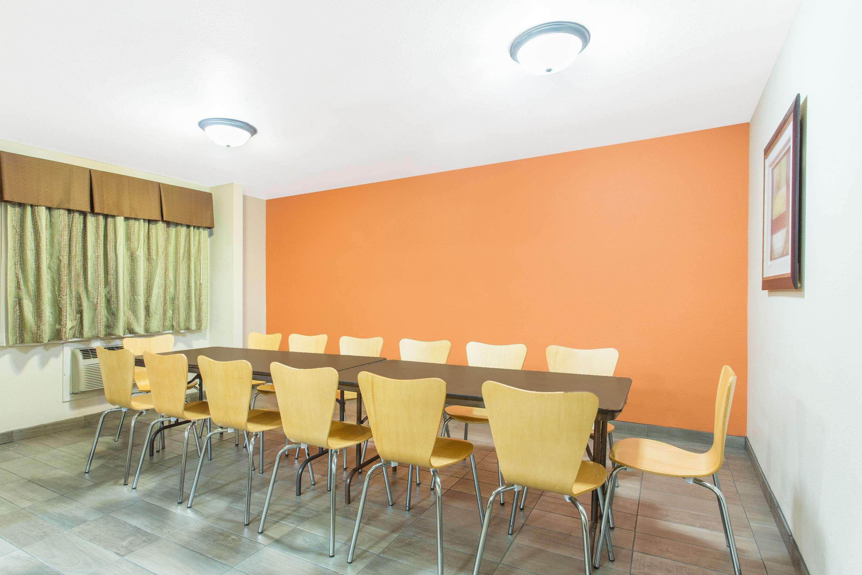 Baymont By Wyndham Dubuque Hotel Ngoại thất bức ảnh