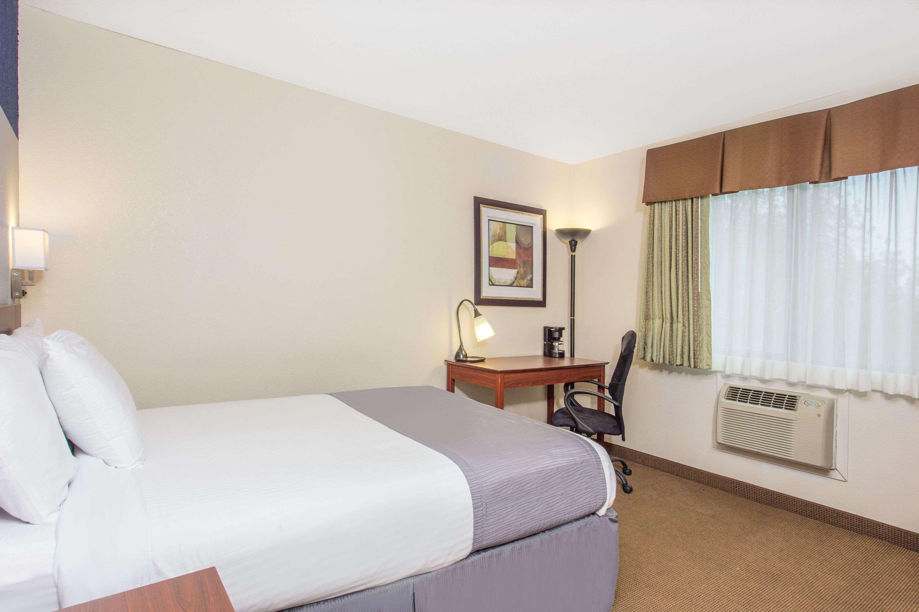 Baymont By Wyndham Dubuque Hotel Ngoại thất bức ảnh