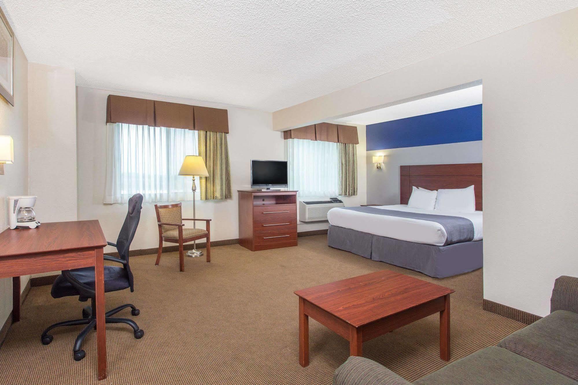 Baymont By Wyndham Dubuque Hotel Ngoại thất bức ảnh